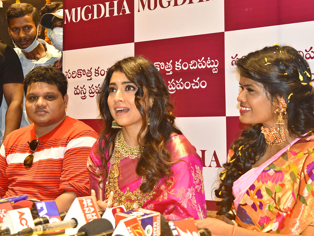 Actress Shriya Saran and Faria Abdullah At Mugdha Store Grand Opening  - Sakshi10