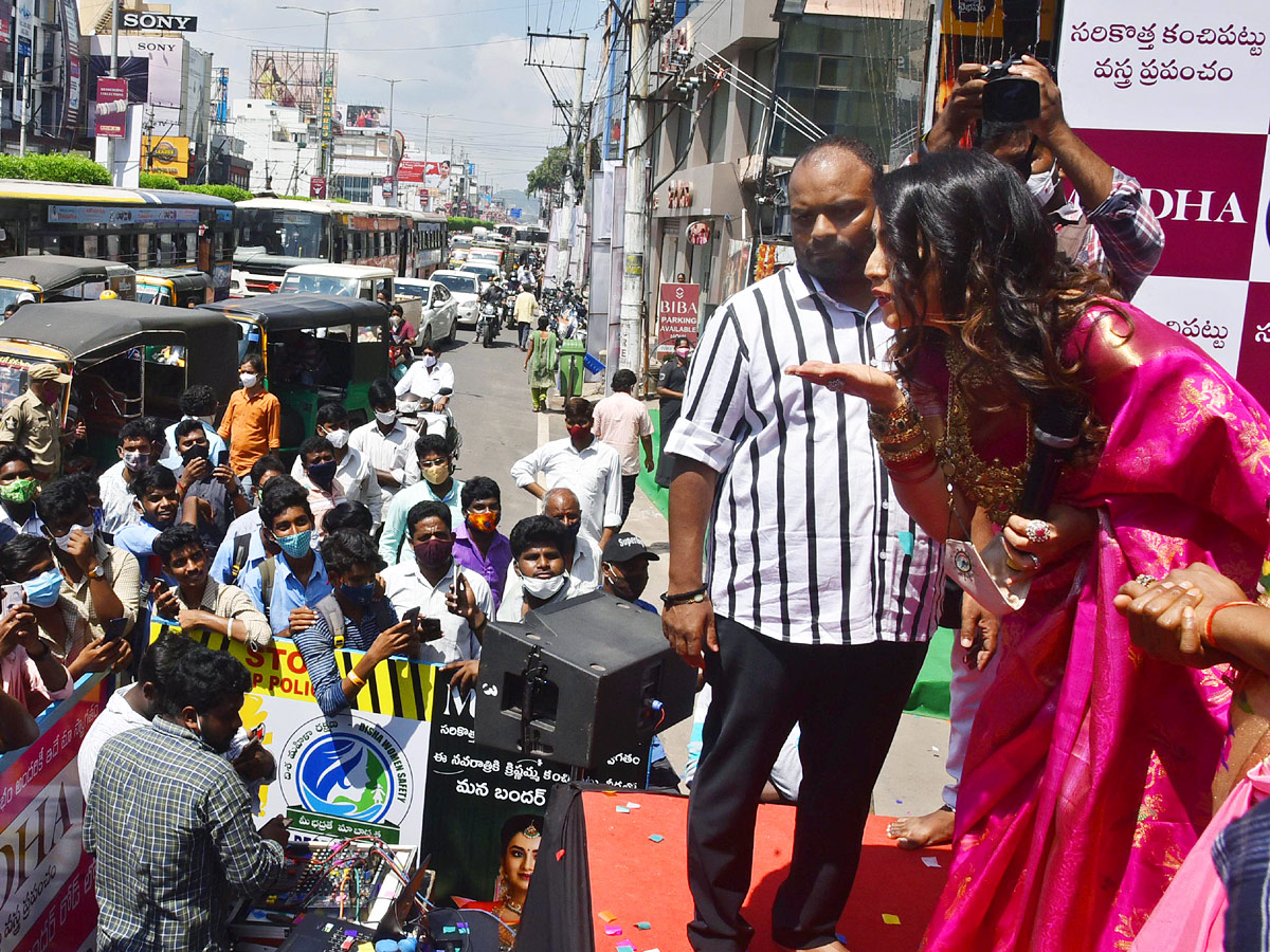 Actress Shriya Saran and Faria Abdullah At Mugdha Store Grand Opening  - Sakshi14