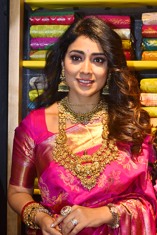 Actress Shriya Saran and Faria Abdullah At Mugdha Store Grand Opening  - Sakshi18