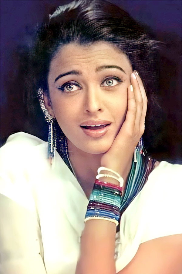 Aishwarya Rai Bachchan Birthday Special Photo Gallery - Sakshi16