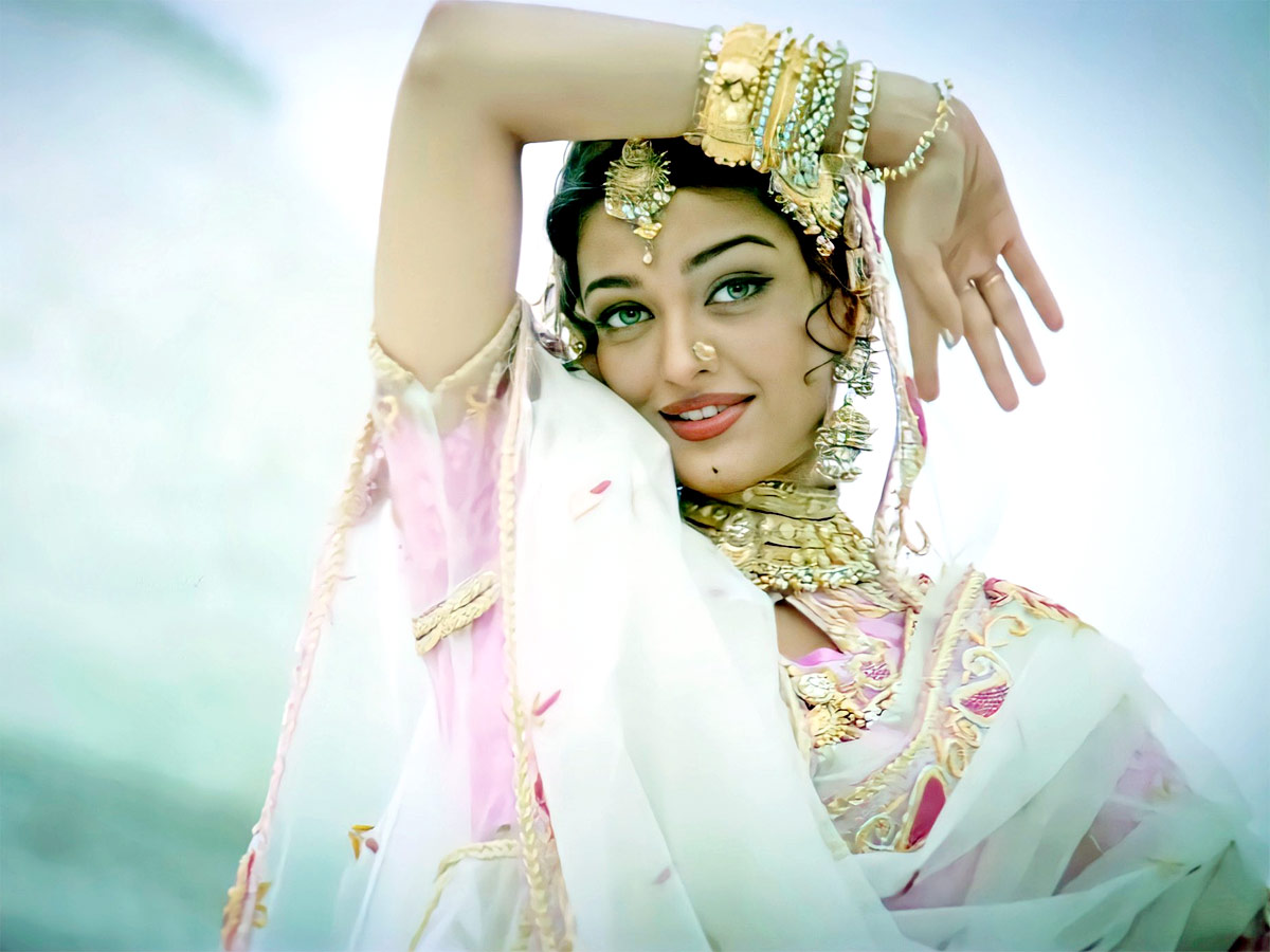 Aishwarya Rai Bachchan Birthday Special Photo Gallery - Sakshi2