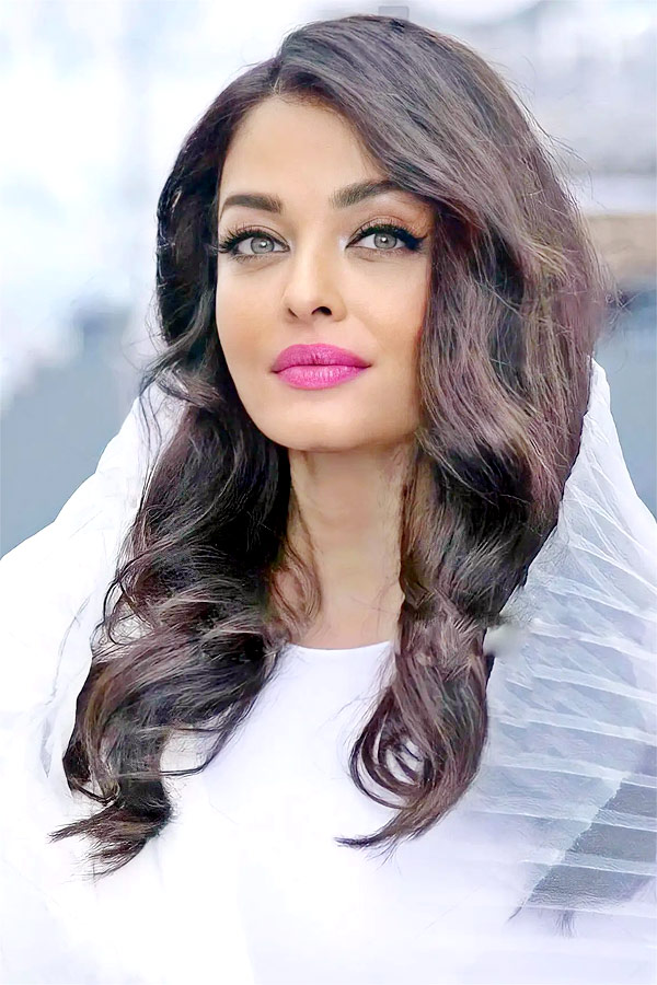 Aishwarya Rai Bachchan Birthday Special Photo Gallery - Sakshi25