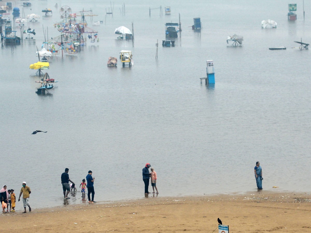 Heavy Rains Lashes Chennai PHoto Gallery - Sakshi10