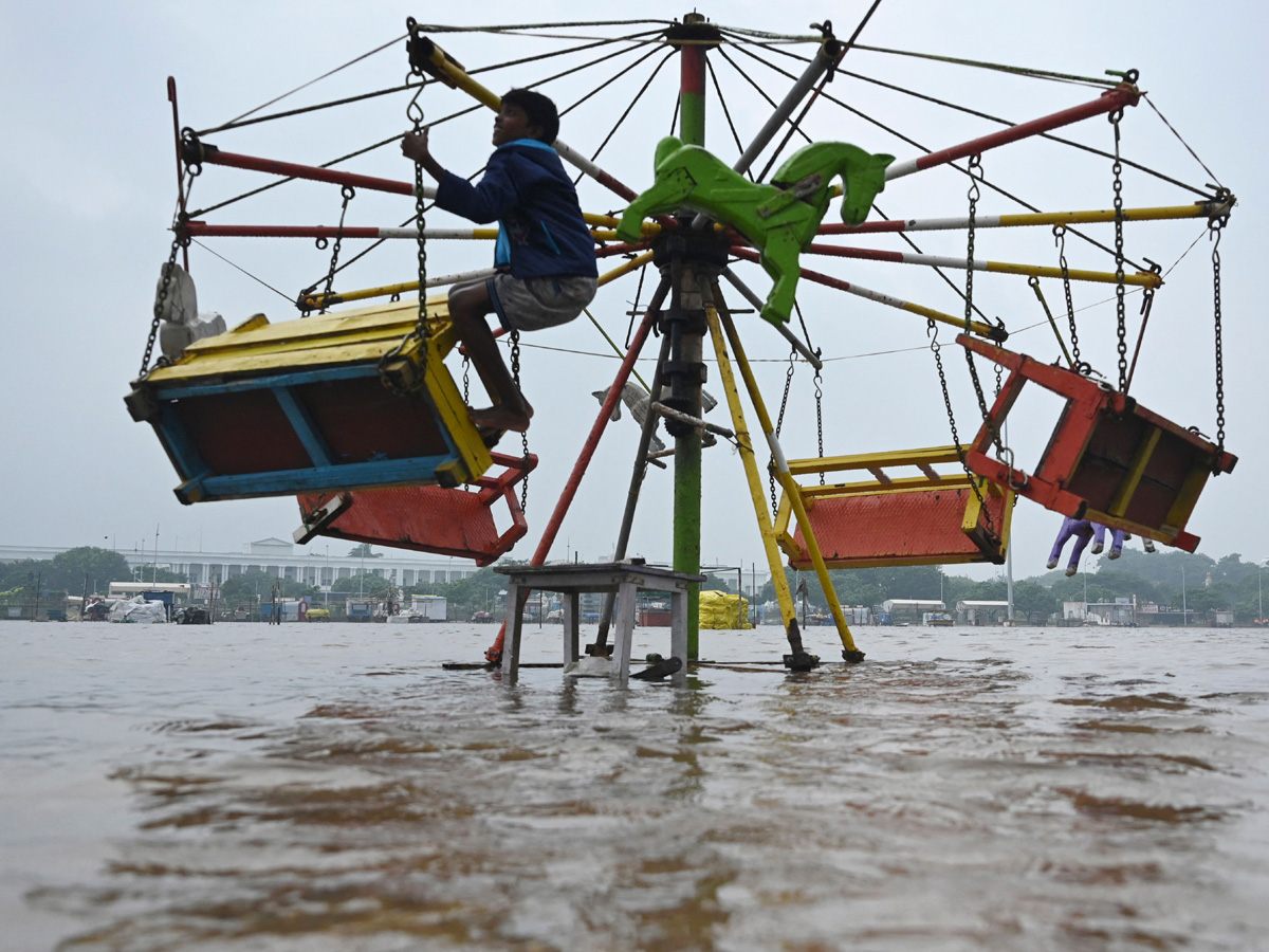 Heavy Rains Lashes Chennai PHoto Gallery - Sakshi12