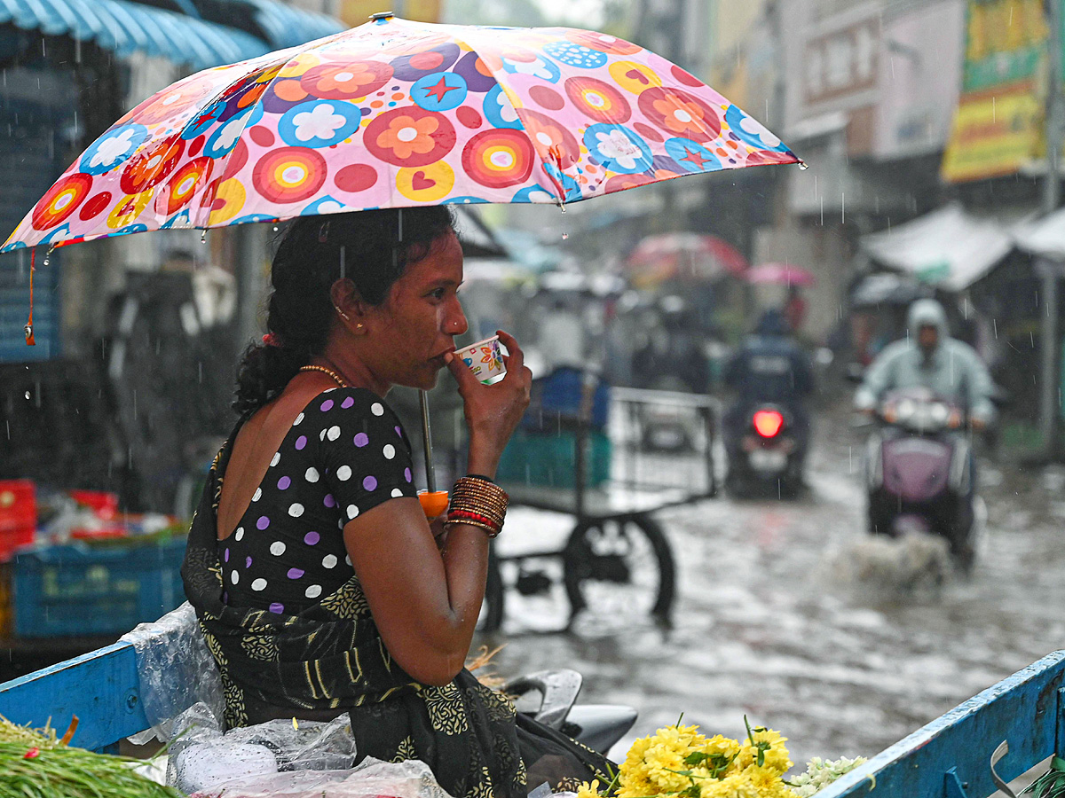 Heavy Rains Lashes Chennai PHoto Gallery - Sakshi20