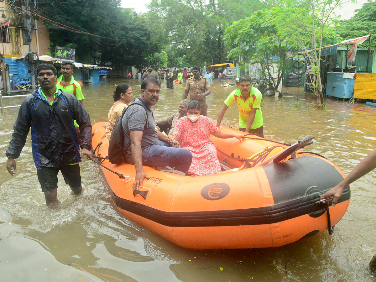 Heavy Rains Lashes Chennai PHoto Gallery - Sakshi22