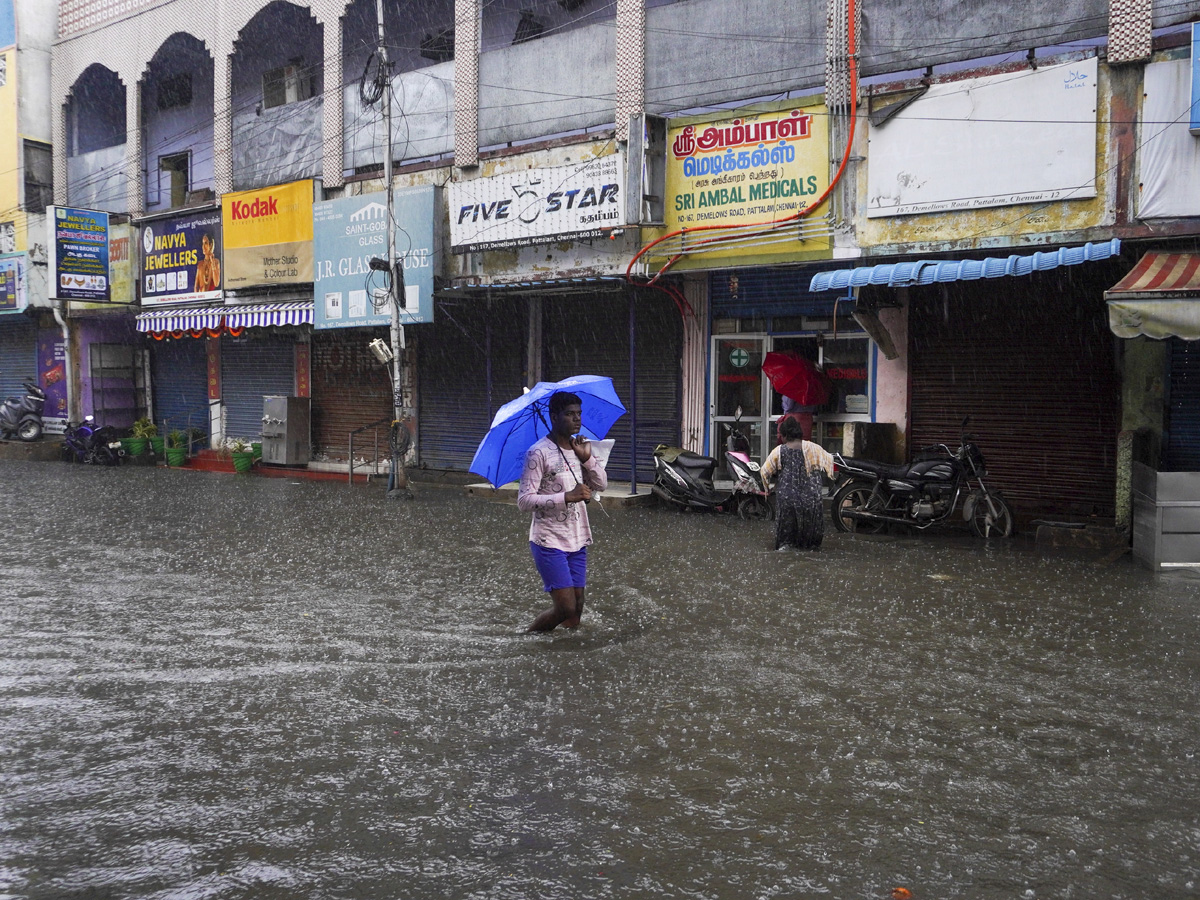 Heavy Rains Lashes Chennai PHoto Gallery - Sakshi5