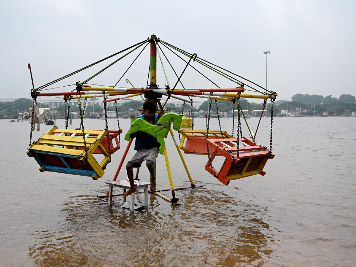 Heavy Rains Lashes Chennai PHoto Gallery - Sakshi7