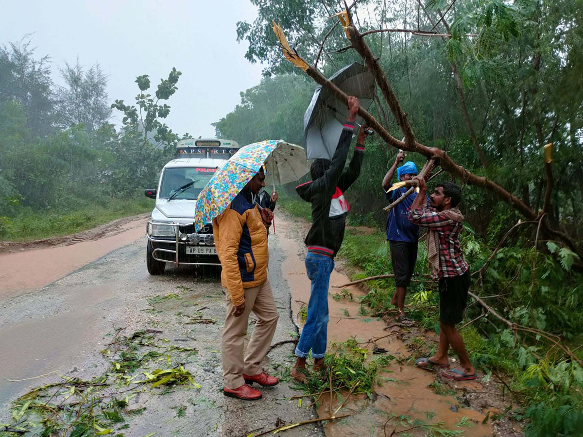 Heavy rainfall in andhra pradesh HD Photos - Sakshi11