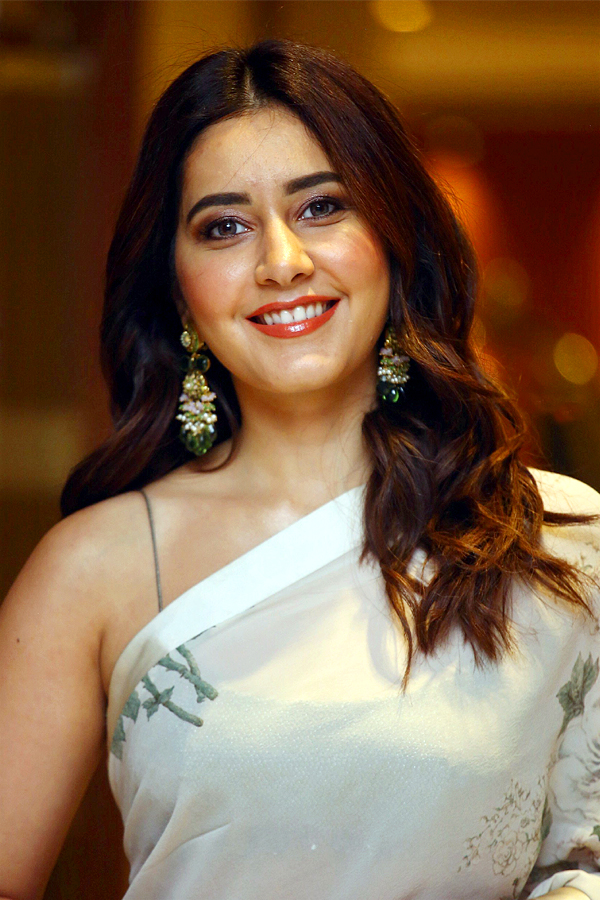 Rashi Khanna Beautiful Photo Gallery - Sakshi17