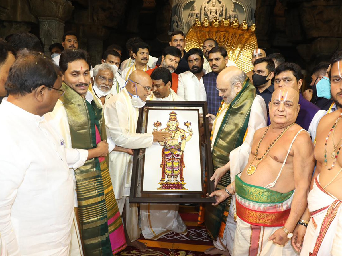 CM YS Jagan Tirumala Tour With Union Home Minister Amit Shah photo Gallery - Sakshi10