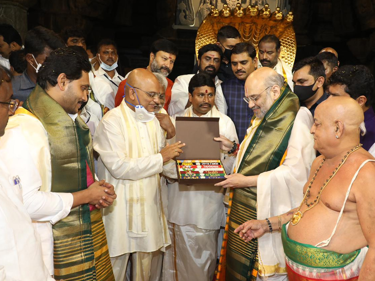 CM YS Jagan Tirumala Tour With Union Home Minister Amit Shah photo Gallery - Sakshi11