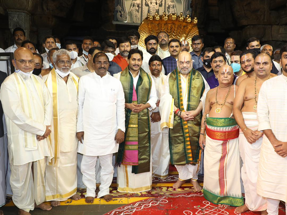 CM YS Jagan Tirumala Tour With Union Home Minister Amit Shah photo Gallery - Sakshi1