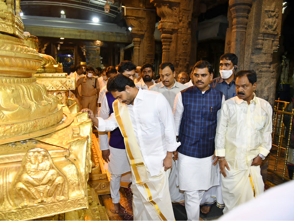 CM YS Jagan Tirumala Tour With Union Home Minister Amit Shah photo Gallery - Sakshi3