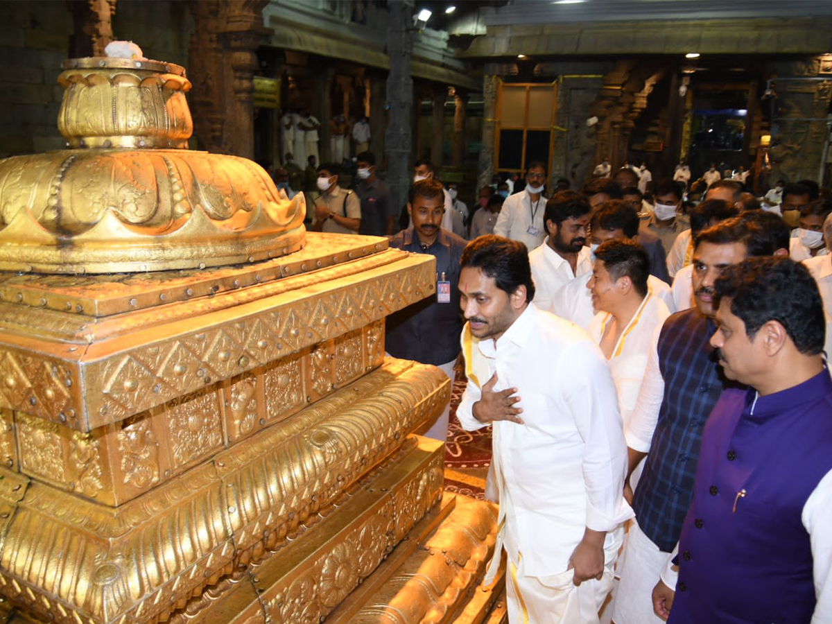 CM YS Jagan Tirumala Tour With Union Home Minister Amit Shah photo Gallery - Sakshi5