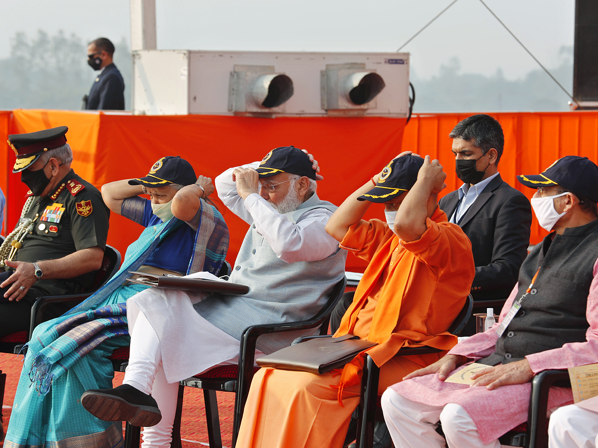  PM Modi inaugurates Purvanchal Expressway in Uttar Pradesh Photo Gallery - Sakshi7