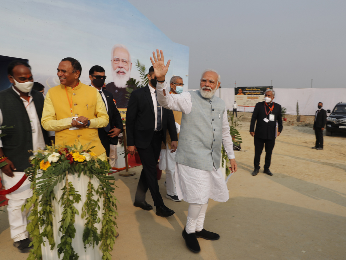  PM Modi inaugurates Purvanchal Expressway in Uttar Pradesh Photo Gallery - Sakshi10