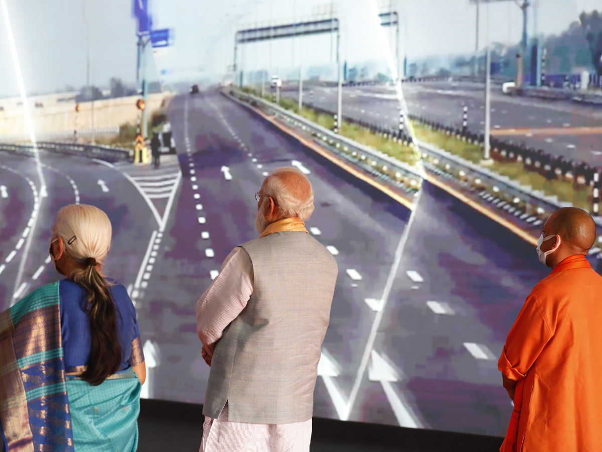  PM Modi inaugurates Purvanchal Expressway in Uttar Pradesh Photo Gallery - Sakshi12