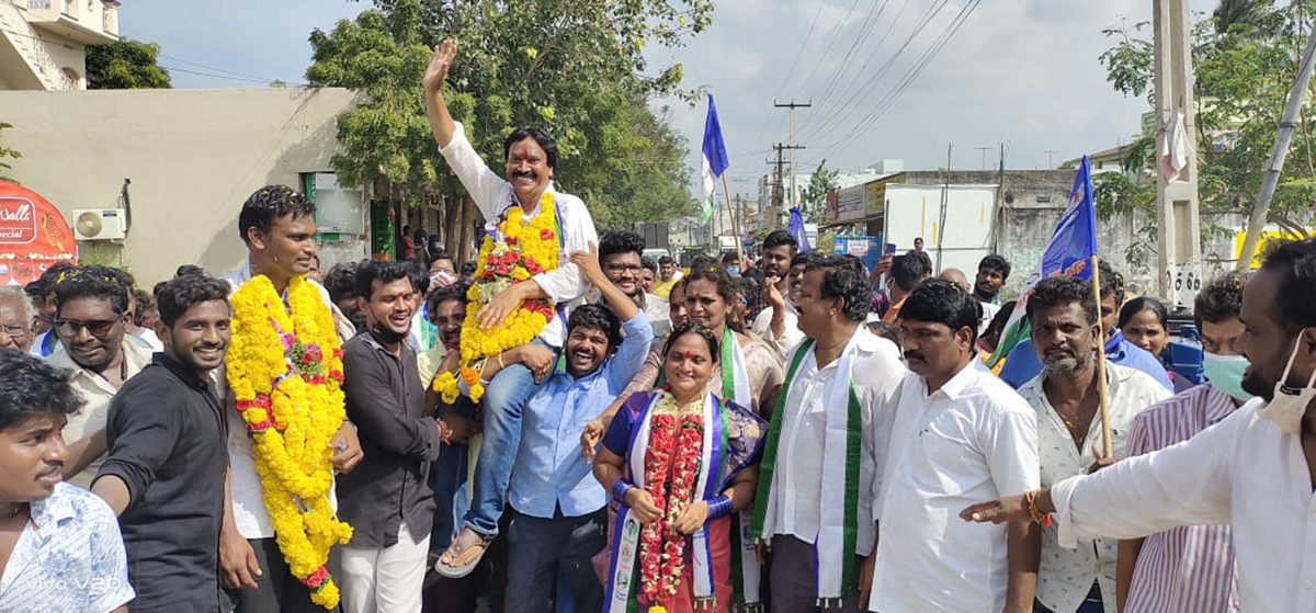 YSRCP Celebrates Municipal Elections Victory - Sakshi2