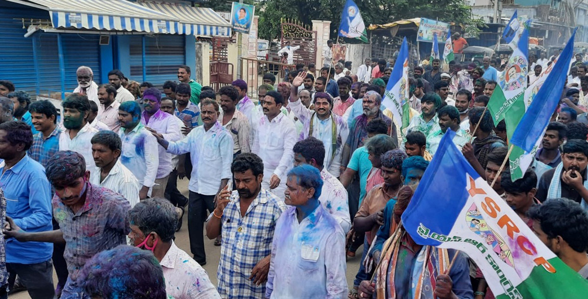 YSRCP Celebrates Municipal Elections Victory - Sakshi7