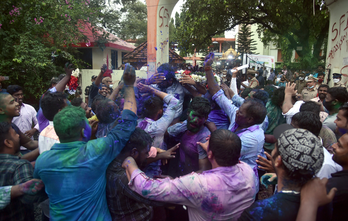 YSRCP Celebrates Municipal Elections Victory - Sakshi10