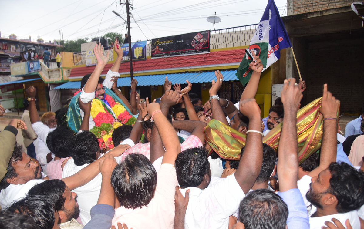 YSRCP Celebrates Municipal Elections Victory - Sakshi20