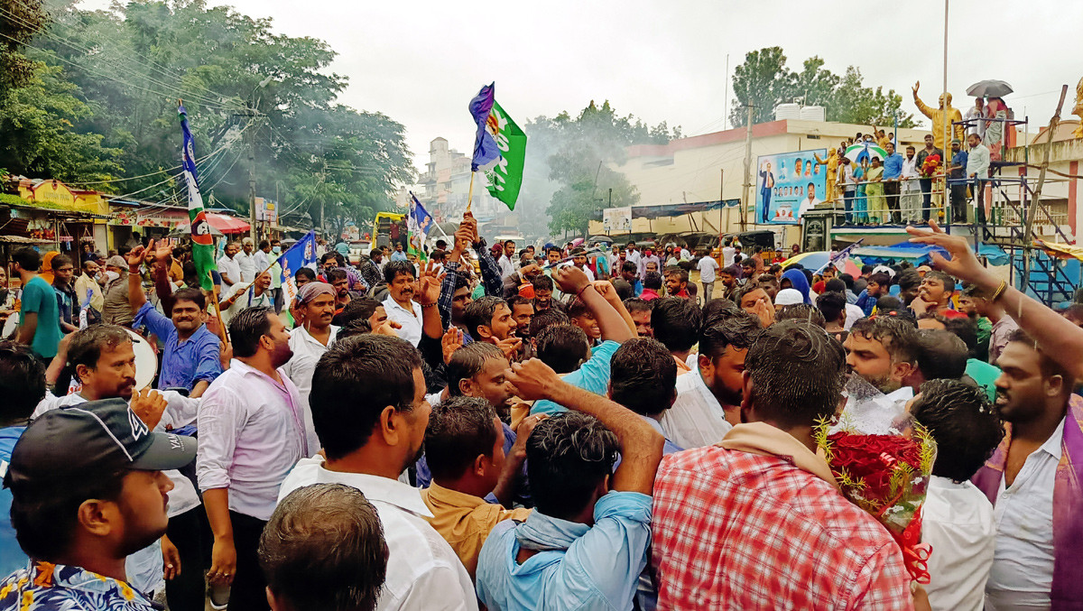 YSRCP Celebrates Municipal Elections Victory - Sakshi26