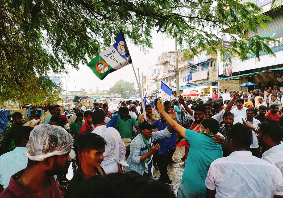 YSRCP Celebrates Municipal Elections Victory - Sakshi28