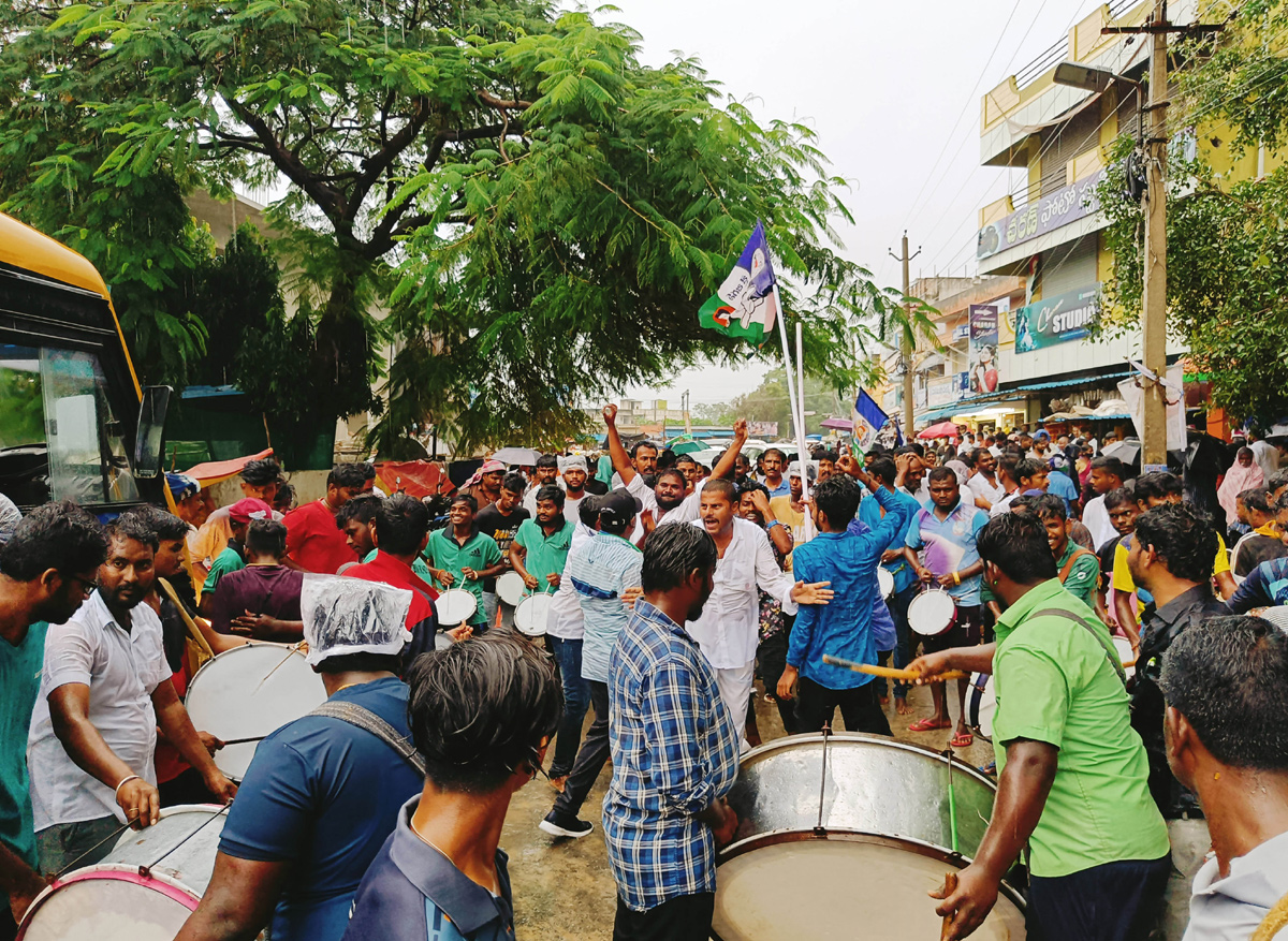 YSRCP Celebrates Municipal Elections Victory - Sakshi29