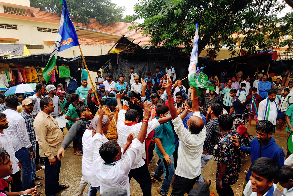 YSRCP Celebrates Municipal Elections Victory - Sakshi30