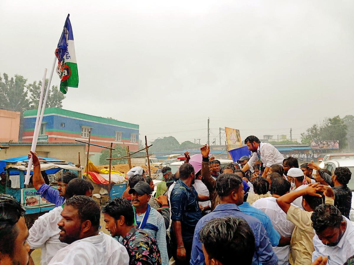 YSRCP Celebrates Municipal Elections Victory - Sakshi31