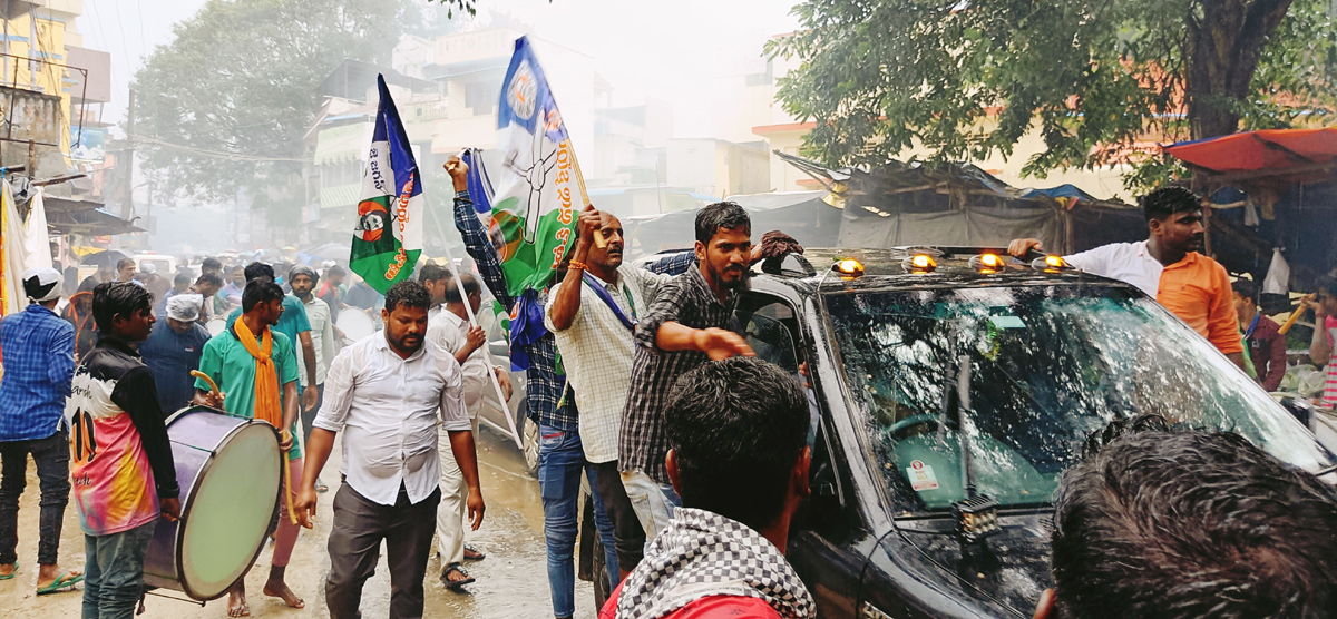 YSRCP Celebrates Municipal Elections Victory - Sakshi32