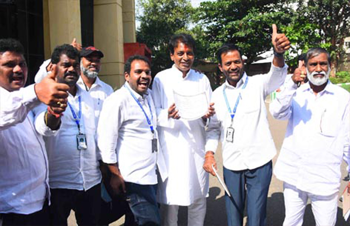 YSRCP Celebrates Municipal Elections Victory - Sakshi37