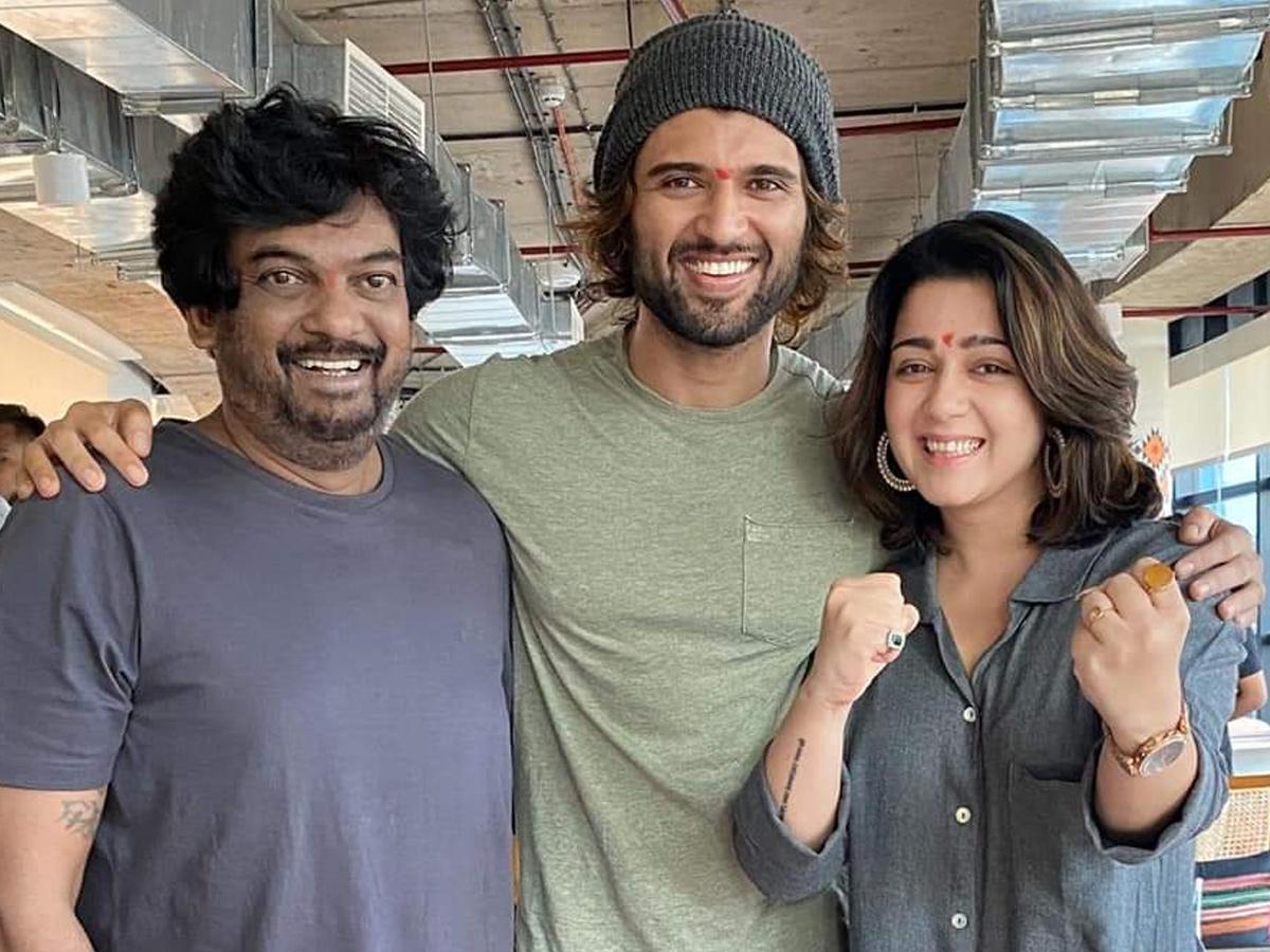 Vijay Devarakonda Liger Movie Team with Mike Tyson Photo Gallery - Sakshi9