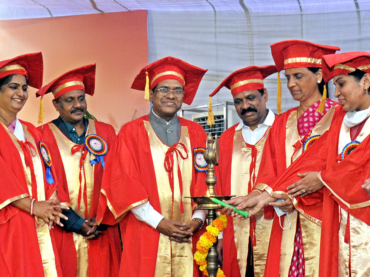 16th Graduation Ceremony Koti Womens College Photo Gallery - Sakshi11