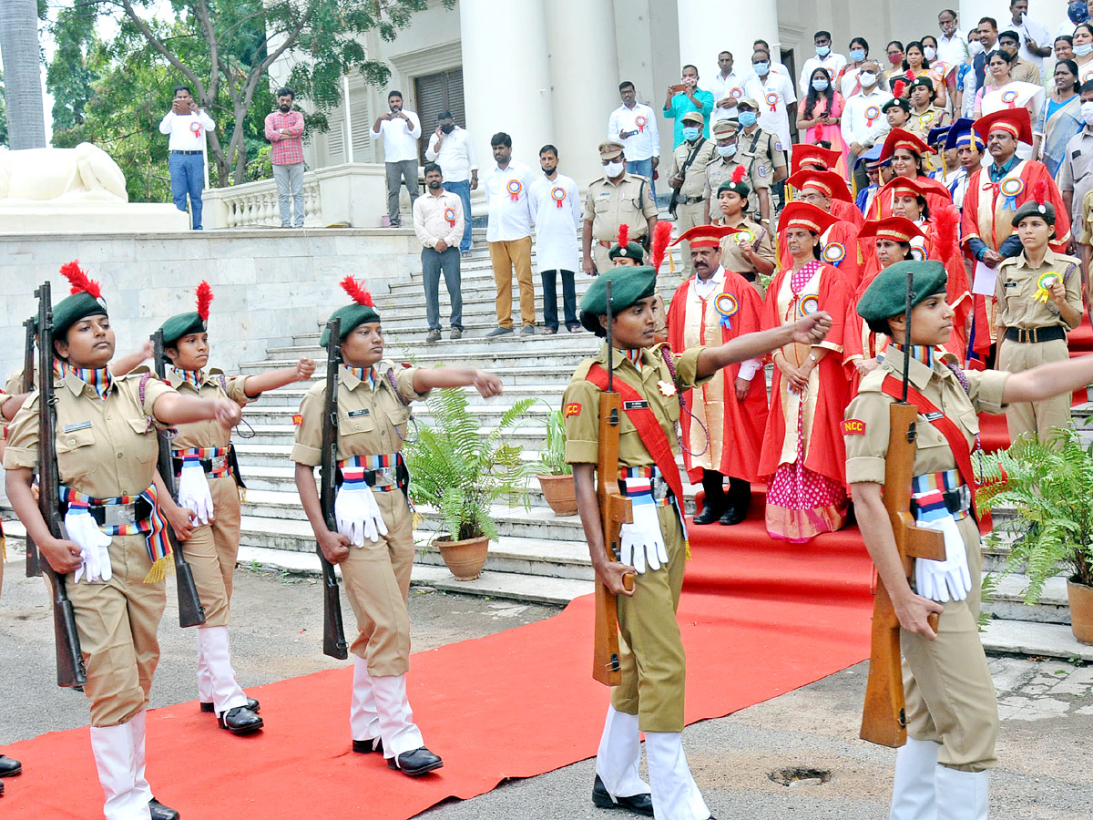 16th Graduation Ceremony Koti Womens College Photo Gallery - Sakshi15