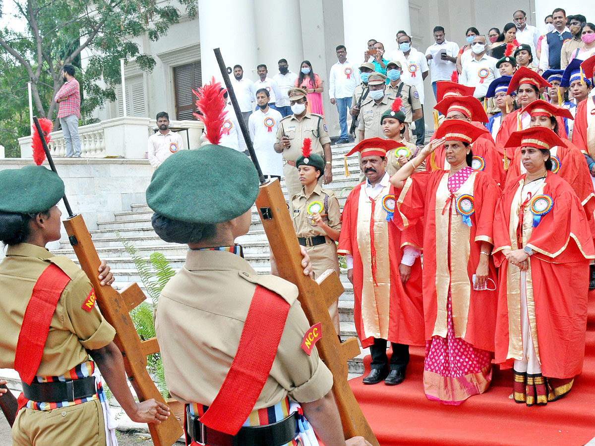 16th Graduation Ceremony Koti Womens College Photo Gallery - Sakshi17