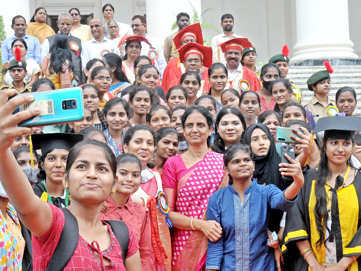 16th Graduation Ceremony Koti Womens College Photo Gallery - Sakshi2