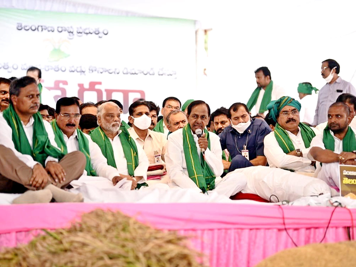 TRS Party Hold Maha Dharna At Indira Park Photo Gallery - Sakshi1