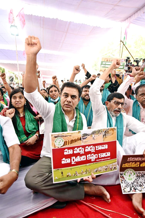 TRS Party Hold Maha Dharna At Indira Park Photo Gallery - Sakshi13