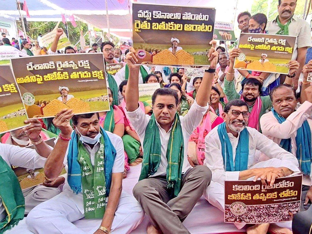 TRS Party Hold Maha Dharna At Indira Park Photo Gallery - Sakshi3