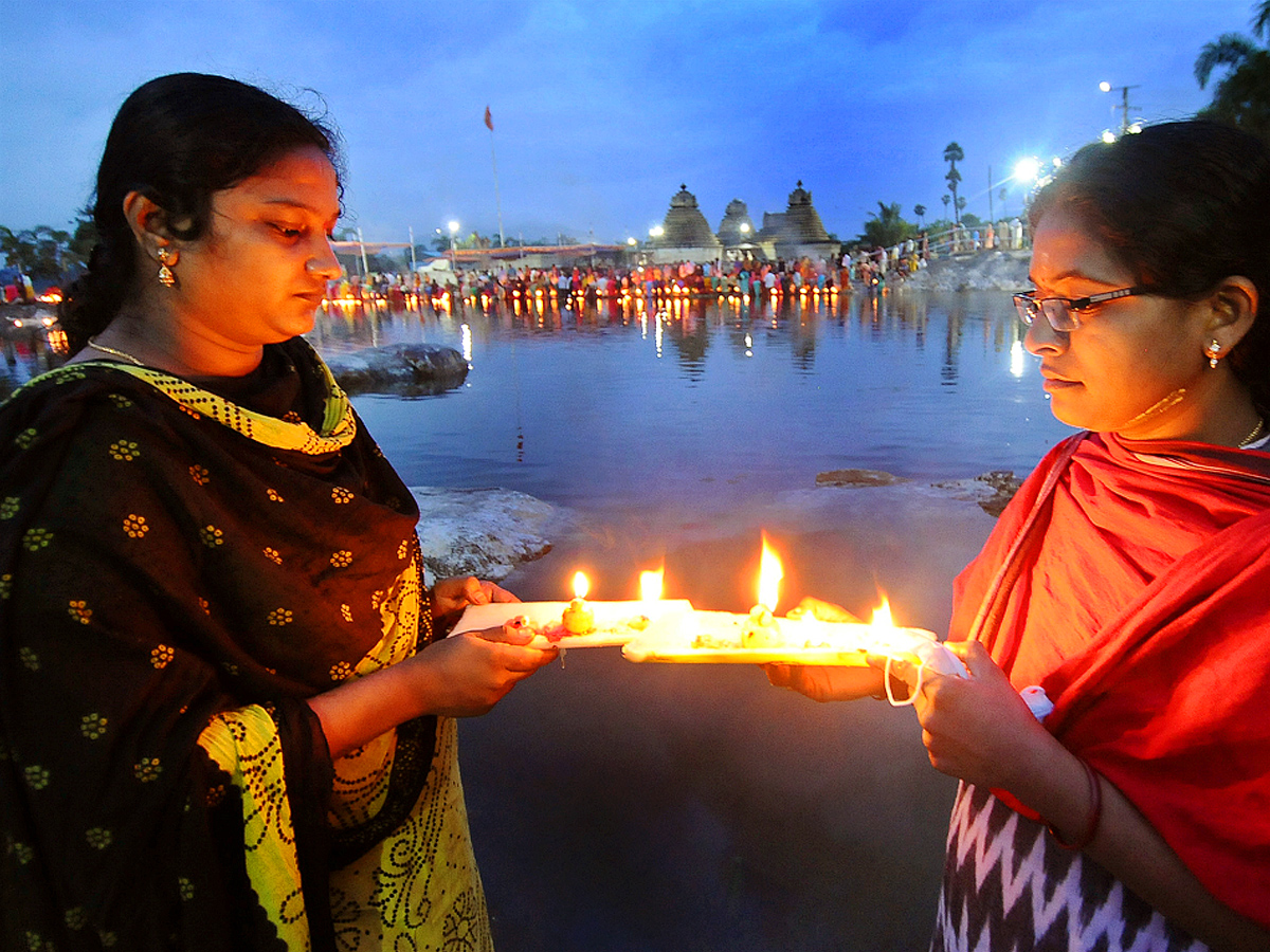 Karthika Pournami 2021 PHoto Gallery - Sakshi19