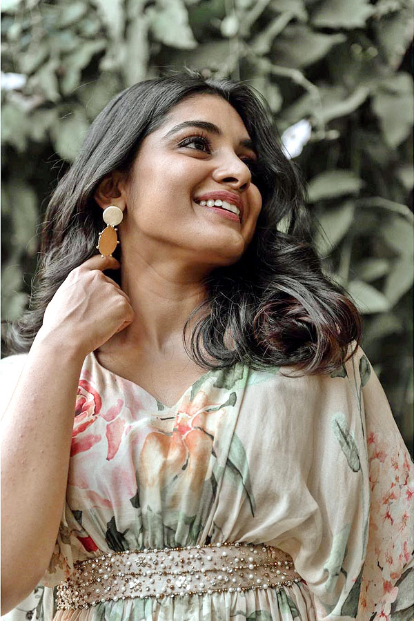 Nivetha Thomas Birthday Special Photo Ghallery - Sakshi18