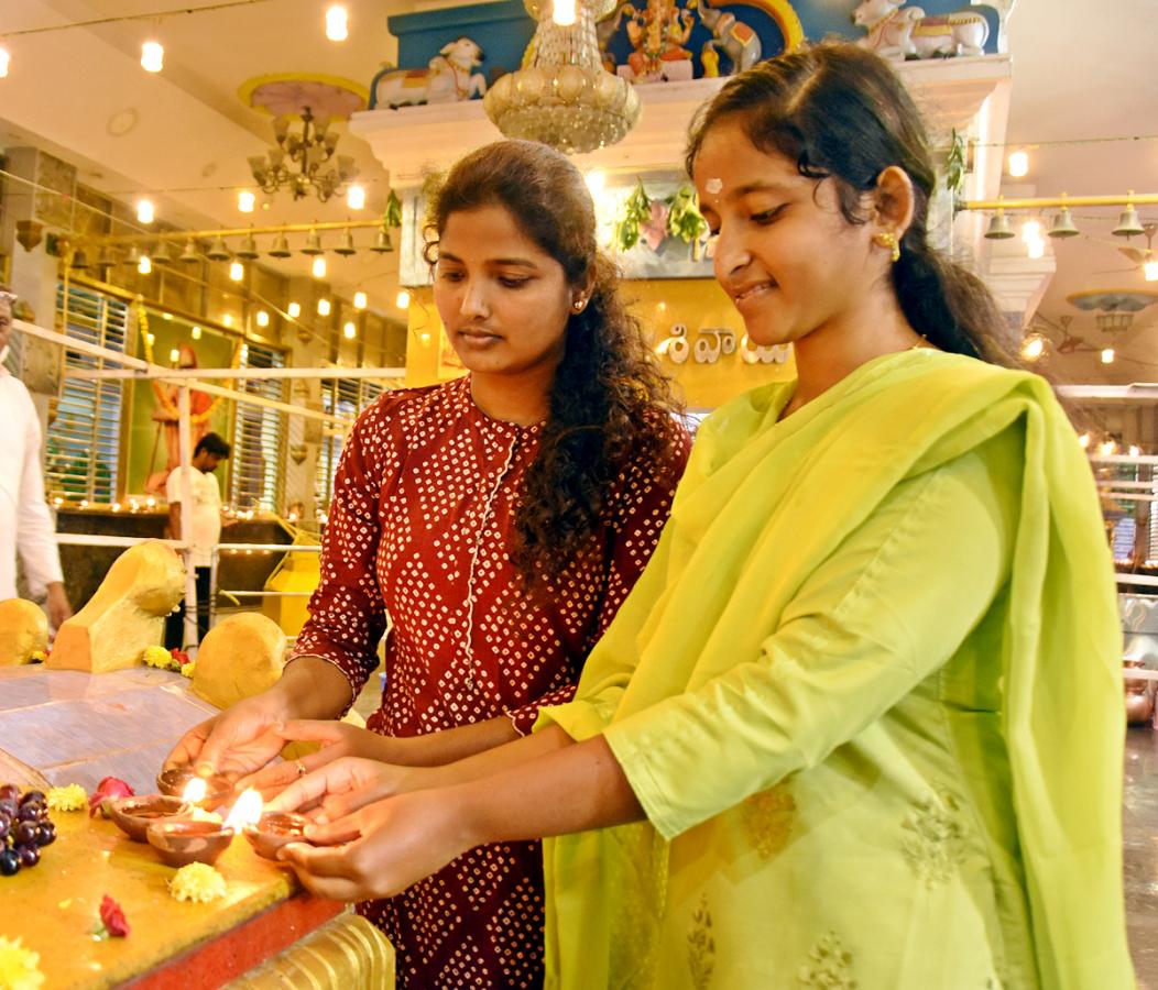 Karthika Pournami Celebrations in Warangal - Sakshi33