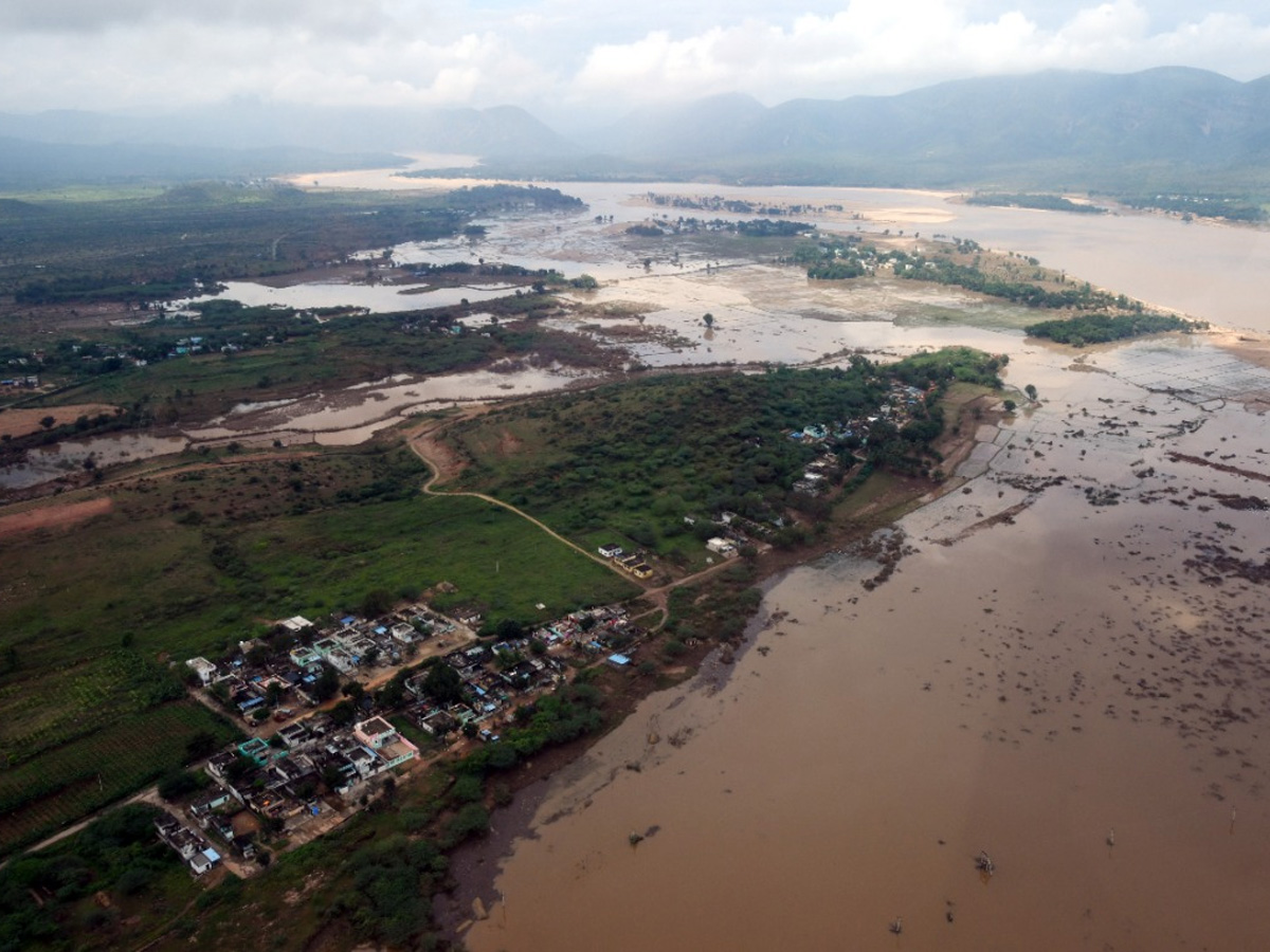 AP CM YS Jagan Mohan Reddy Aerial Survey On Flood Affected Areas Photo Gallery - Sakshi5