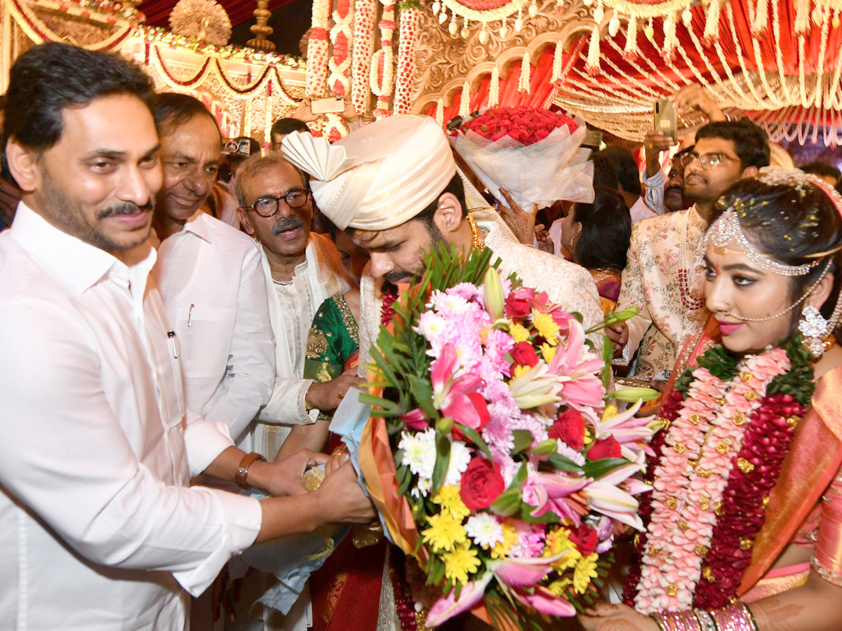 CM YS Jagan & CM KCR Attends Speaker Pocharam Srinivas Reddy Grand Daughter Marriage Photo Gallery - Sakshi16