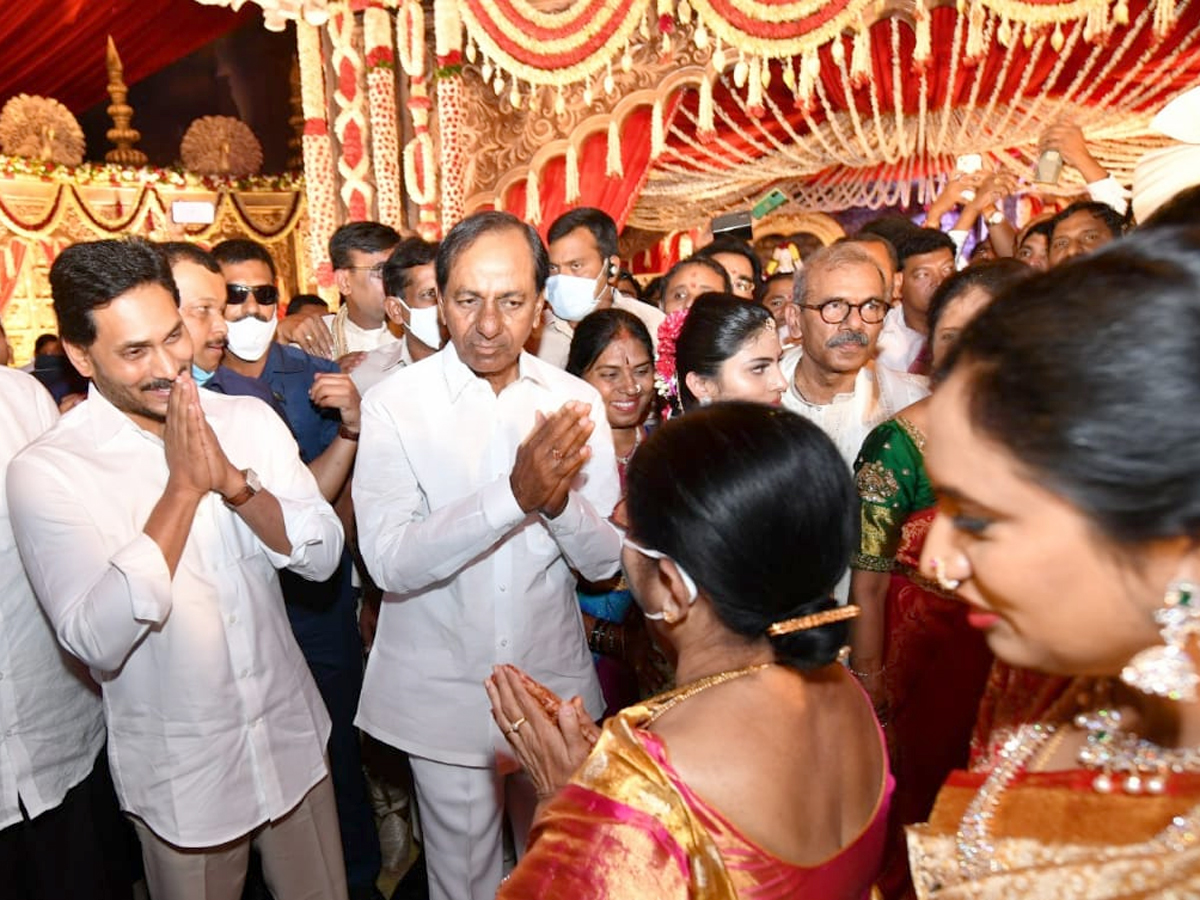 CM YS Jagan & CM KCR Attends Speaker Pocharam Srinivas Reddy Grand Daughter Marriage Photo Gallery - Sakshi2