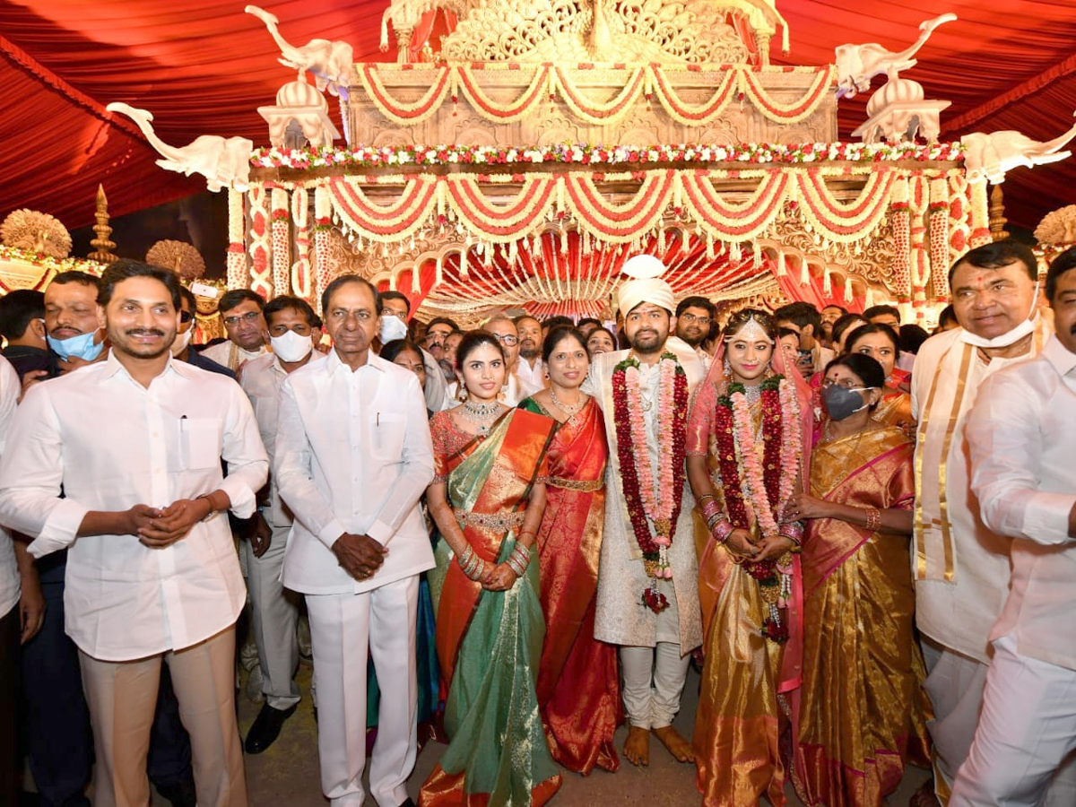 CM YS Jagan & CM KCR Attends Speaker Pocharam Srinivas Reddy Grand Daughter Marriage Photo Gallery - Sakshi1