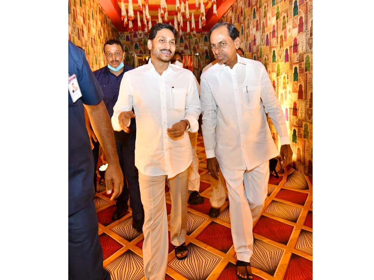 CM YS Jagan & CM KCR Attends Speaker Pocharam Srinivas Reddy Grand Daughter Marriage Photo Gallery - Sakshi7