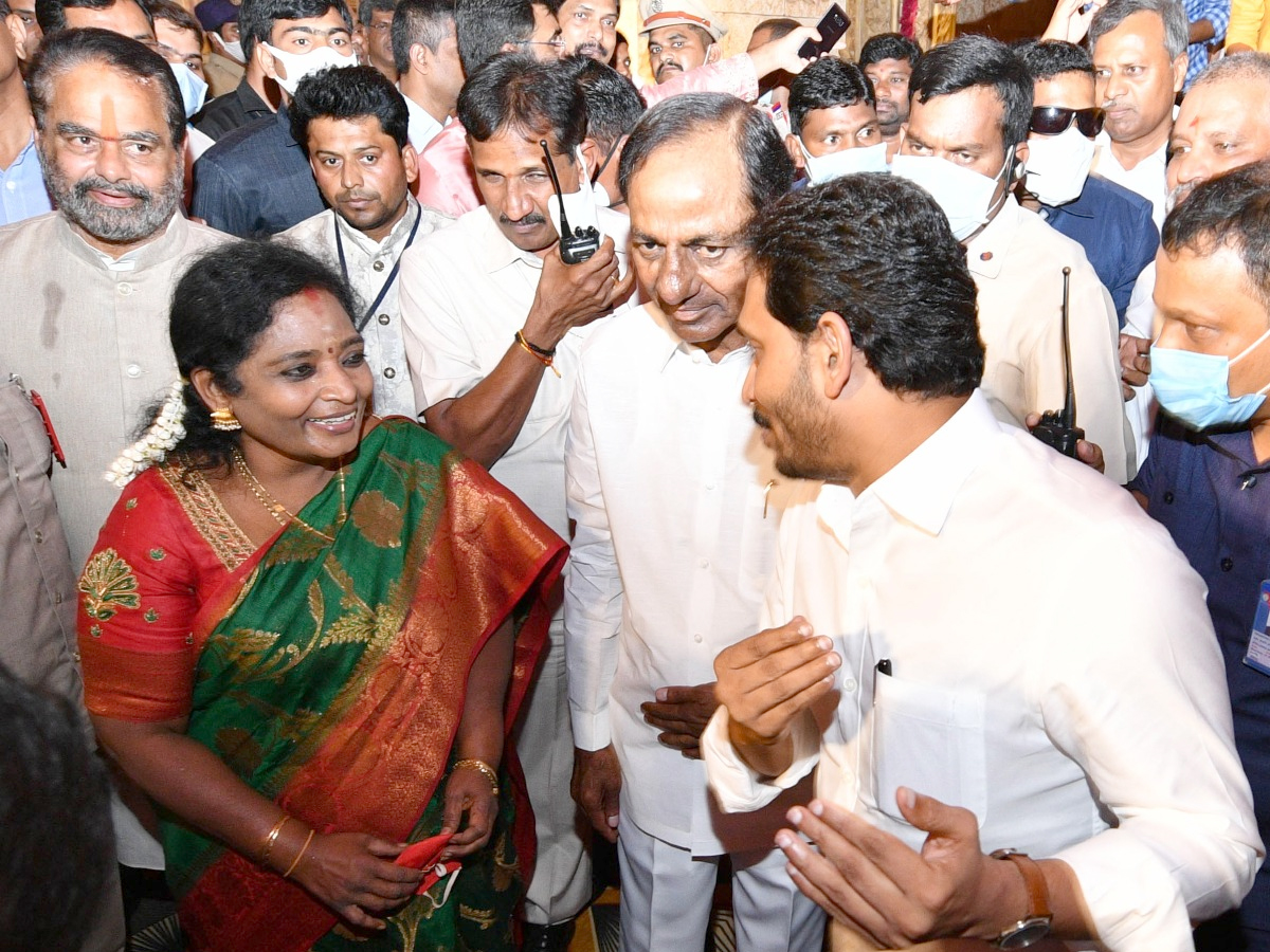 CM YS Jagan & CM KCR Attends Speaker Pocharam Srinivas Reddy Grand Daughter Marriage Photo Gallery - Sakshi5